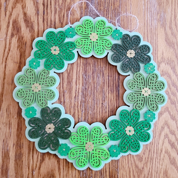 Hand Crafted Other - 🍀💛🍀HANDPAINTED Wooden Shamrock Wreath